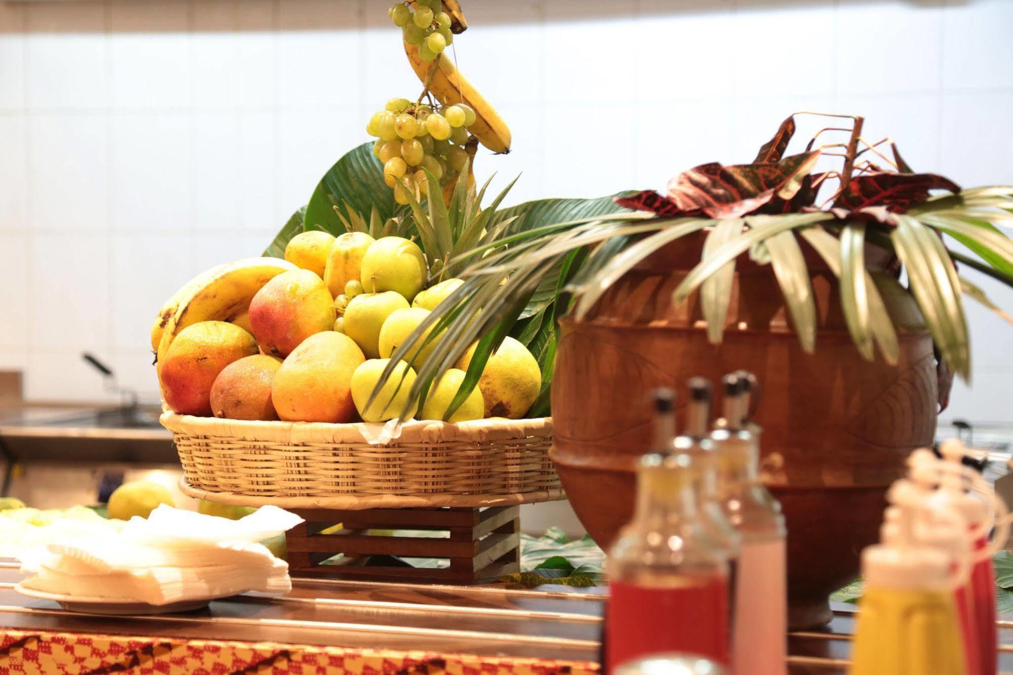 Hotel Ibis Styles Abidjan Plateau Exterior foto